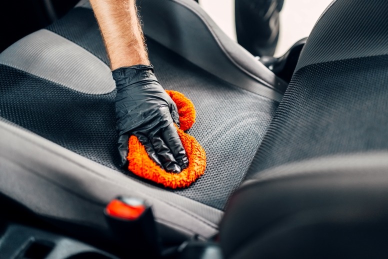 melhor produto para limpar estofos de carros