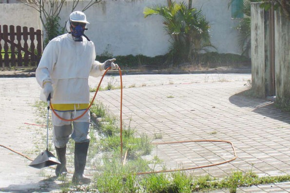 aplicação de herbicidas na via pública